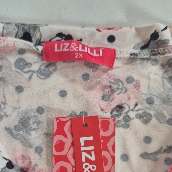 Short Sleeve Floral Blouse V neck With Ruching - Picture 2 of 5
